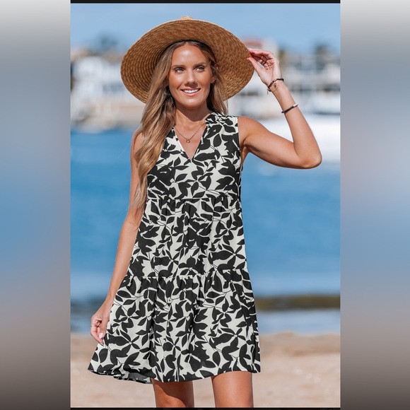Black and White Floral Sleeveless Dress - Picture 3 of 5